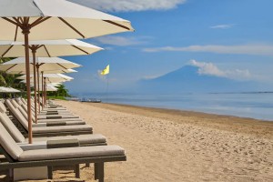 Hyatt-Regency-Bali-P127-Beach-Sun-Beds.16x9.jpg